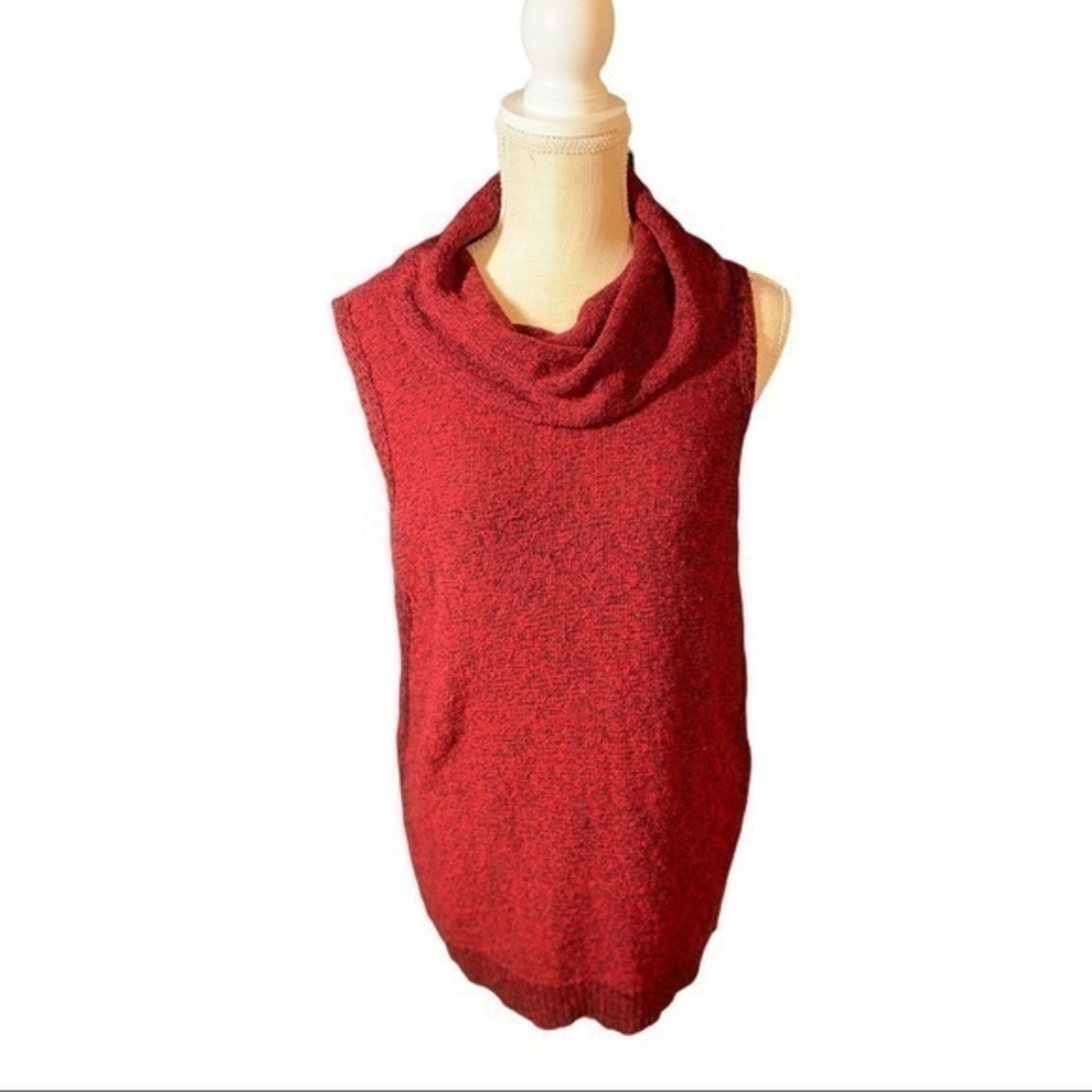 Two by Vincent Camuto‎ Cowl neck sleeveless knit top. Size S